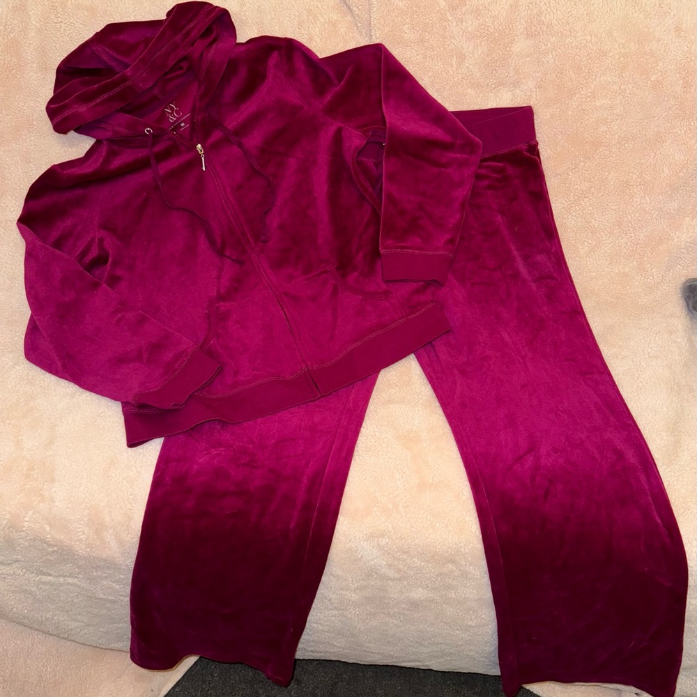 NY&C New York & Company Velour sweatsuit, women’s size Large, color cranberry